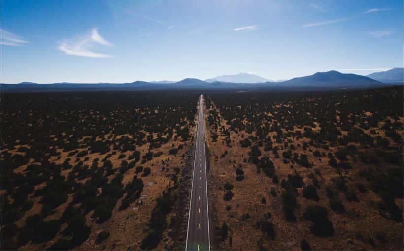 A road through the desert that should represent the React Beginners Roadmap